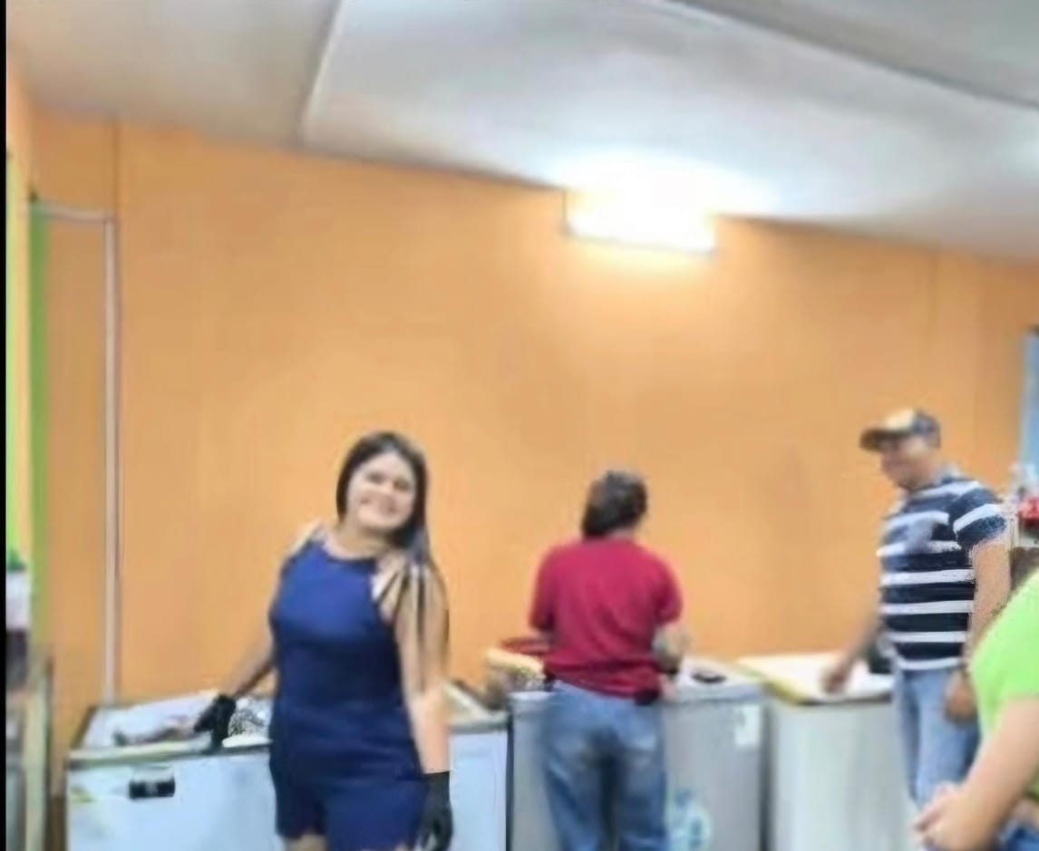 Clientes disfrutando helados artesanales en La Gelateria